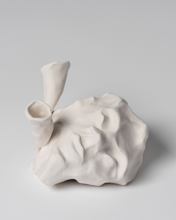 Open and closed
porcelain. 2021